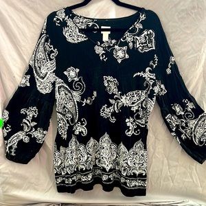 Chico’s black & white long sleeved blouse size 2 (med-lg)